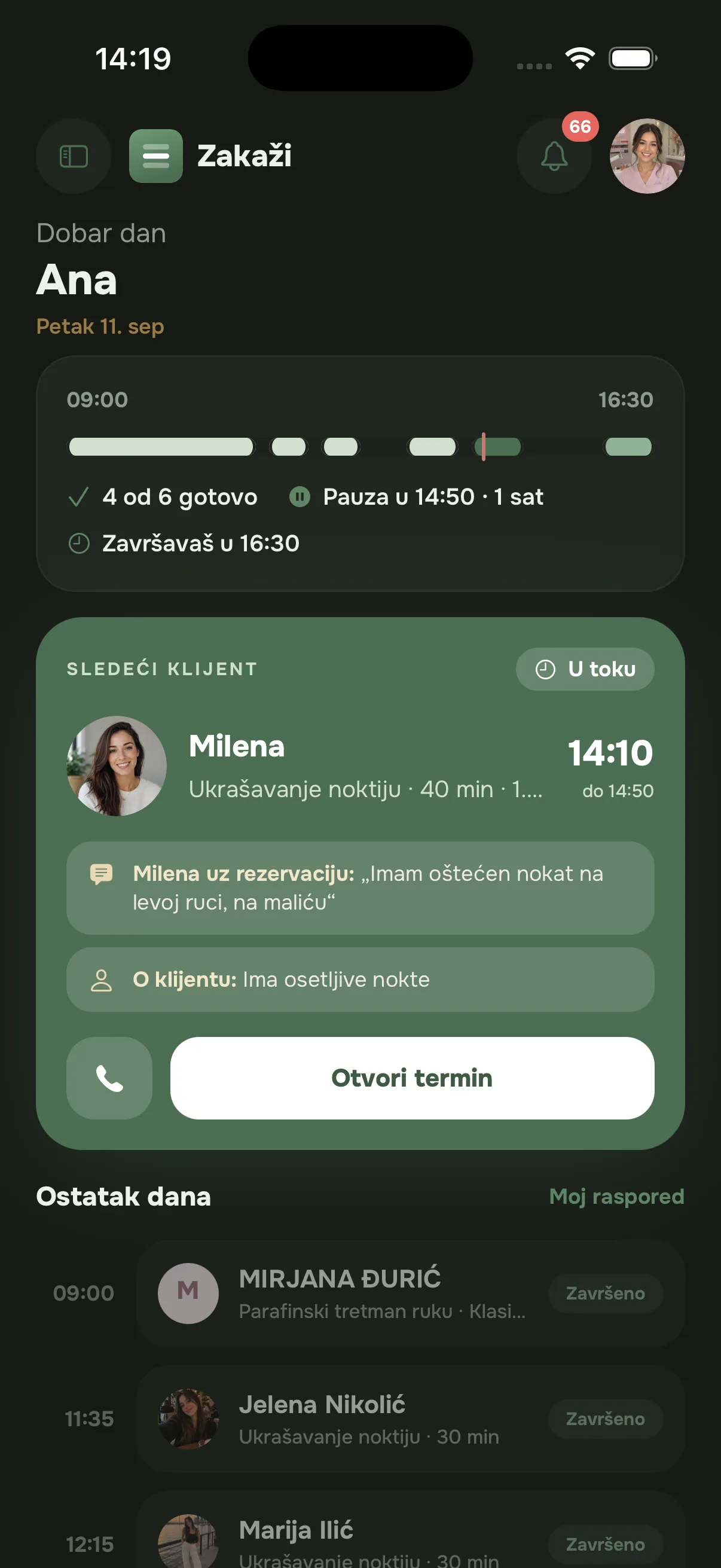 Početni ekran aplikacije za salon: pregled dana, kartica sledećeg klijenta sa uslugom, vremenom i napomenom, i ostatak dana.