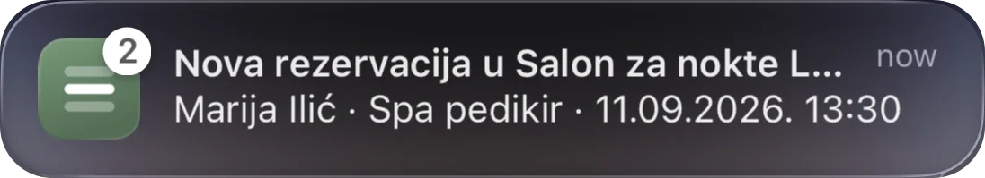 Obaveštenje na zaključanom ekranu telefona: nova rezervacija u salonu, sa imenom klijenta, uslugom i terminom.